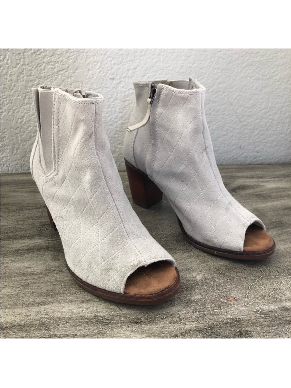 TOMS Majorca Peep Toe Ankle Boots quilted suede upper Gray size 7.5